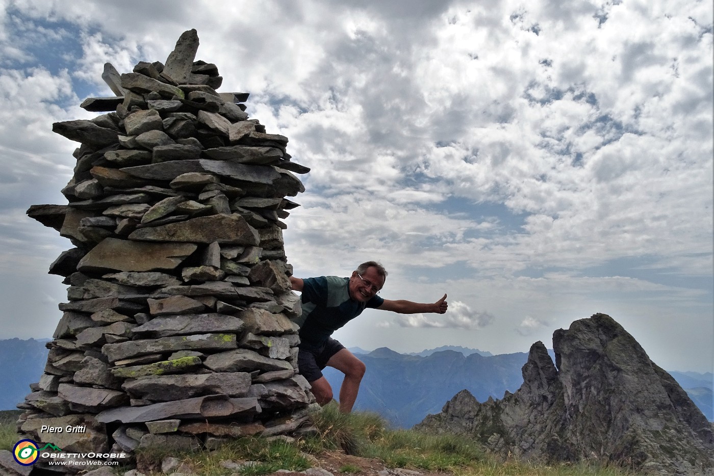 61 All'omone del Ponteranica centr. (2372 m la cima).JPG